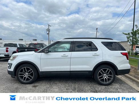 Used 2017 Ford Explorer XLT w/ Equipment Group 202A FWD image 6