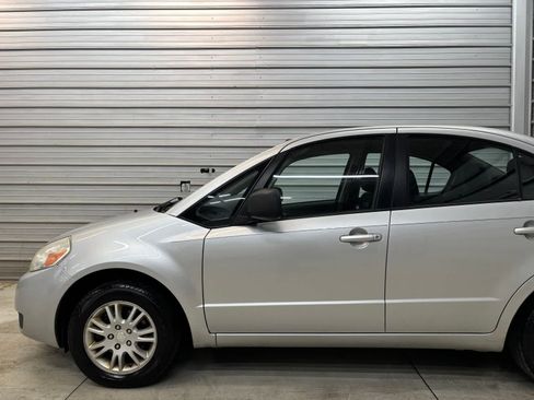 Used 2013 Suzuki SX4 LE FWD image 3