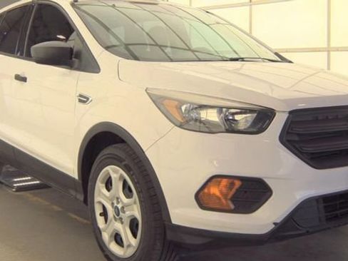 Used 2019 Ford Escape S image 2