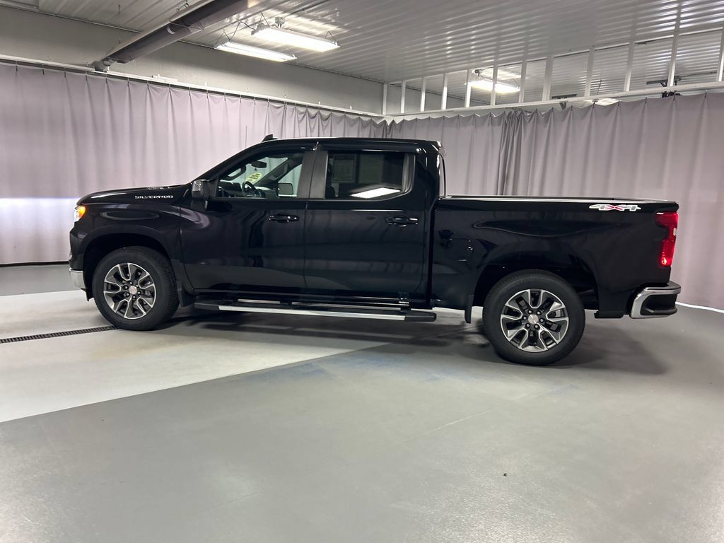 Used 2025 Chevrolet Silverado 1500 LT AWD/4WD image 4