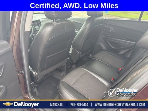 Used 2021 Chevrolet Trax LT w/ LT Convenience Package AWD/4WD image 11