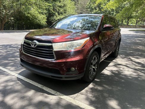 Used 2016 Toyota Highlander XLE FWD image 10