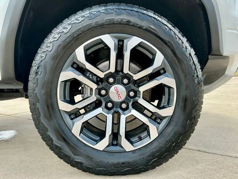 Used 2024 GMC Canyon AT4 w/ Technology Package AWD/4WD image 19