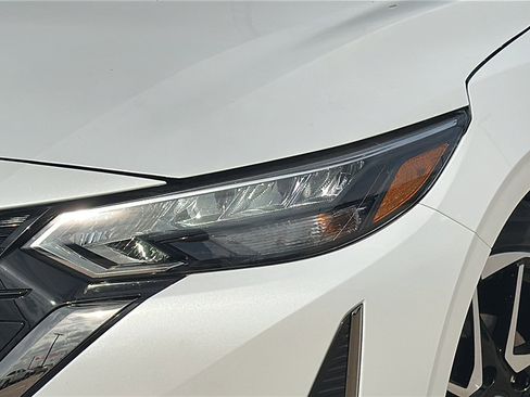 New 2025 Nissan Sentra SR image 4