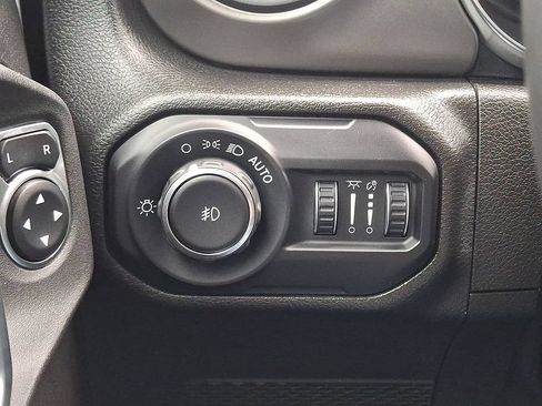 Used 2022 Jeep Wrangler Unlimited Sport AWD/4WD image 28
