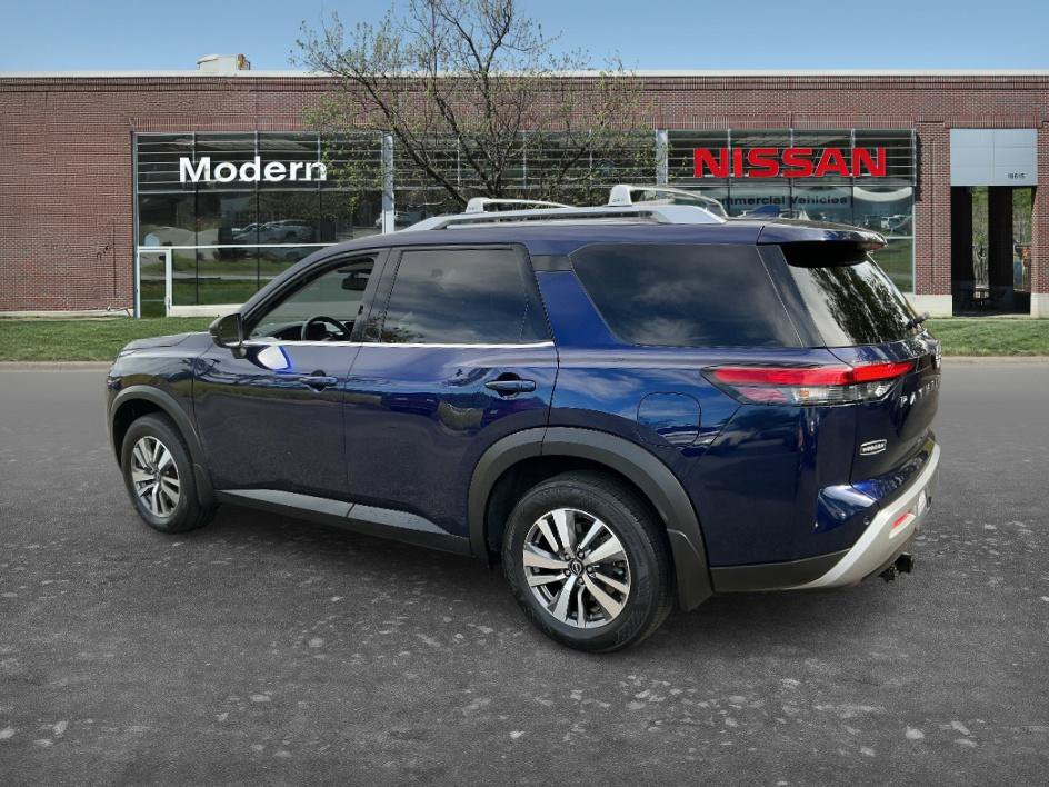 Certified 2022 Nissan Pathfinder SL FWD image 2