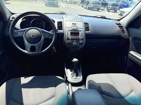Used 2011 Kia Soul + FWD image 3
