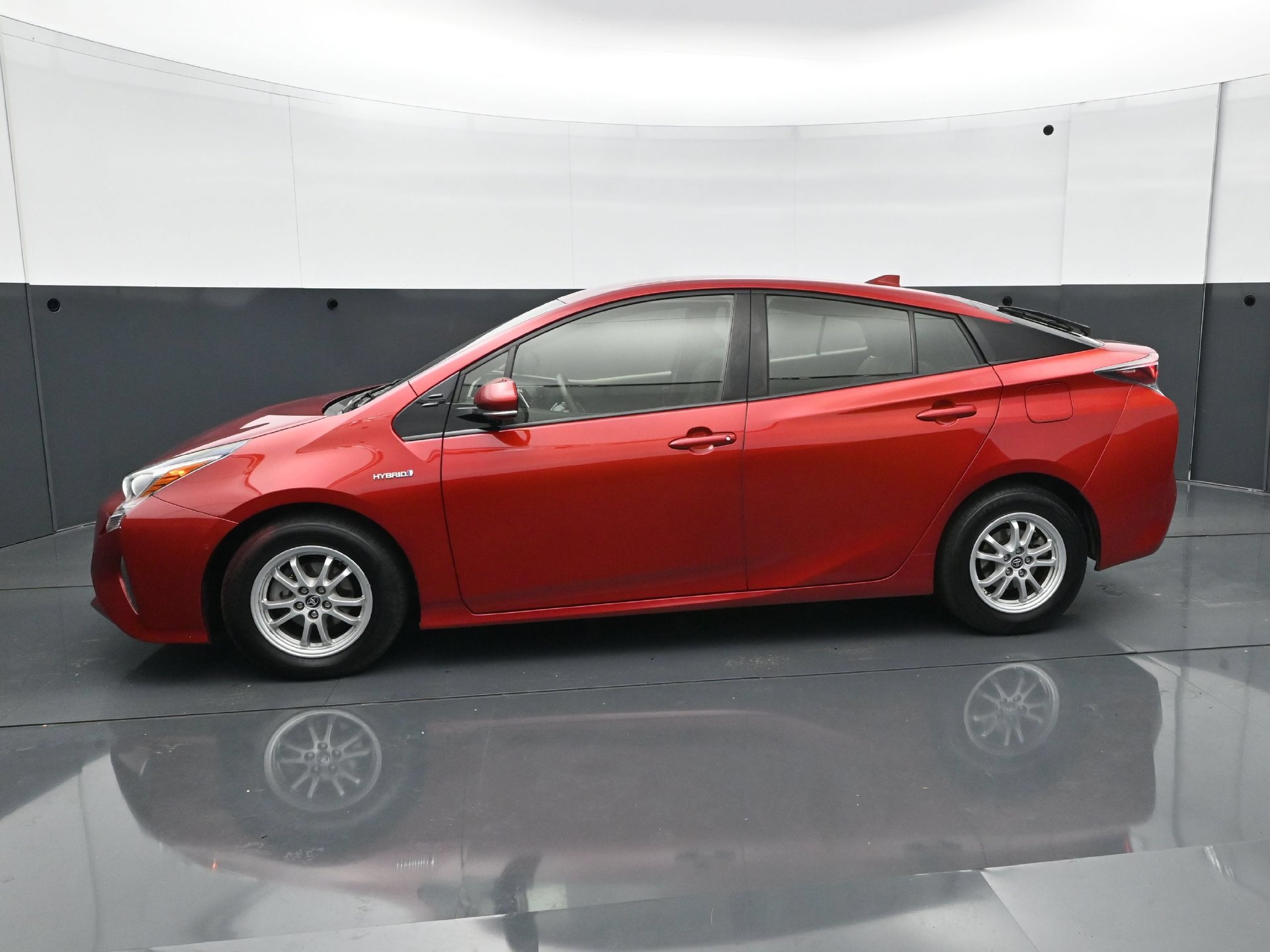 Used 2018 Toyota Prius Two w/ Prius Two Safety Plus Package FWD image 3