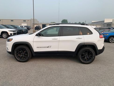 Used 2022 Jeep Cherokee Latitude AWD/4WD image 3