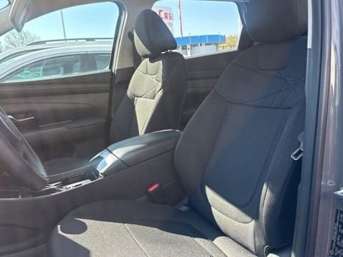 Used 2025 Hyundai Tucson SE image 3