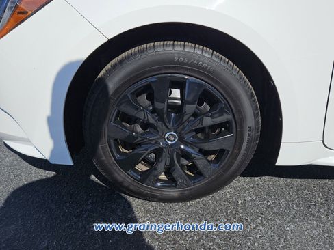Used 2021 Toyota Corolla LE FWD image 9