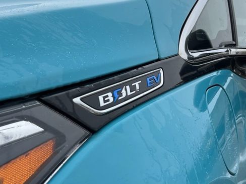 Used 2021 Chevrolet Bolt Premier w/ Infotainment Package image 11