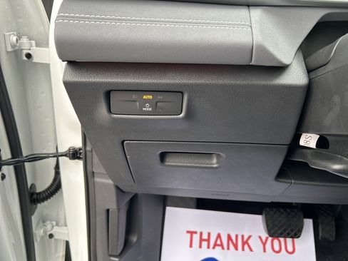 New 2025 Volkswagen Tiguan SE image 13