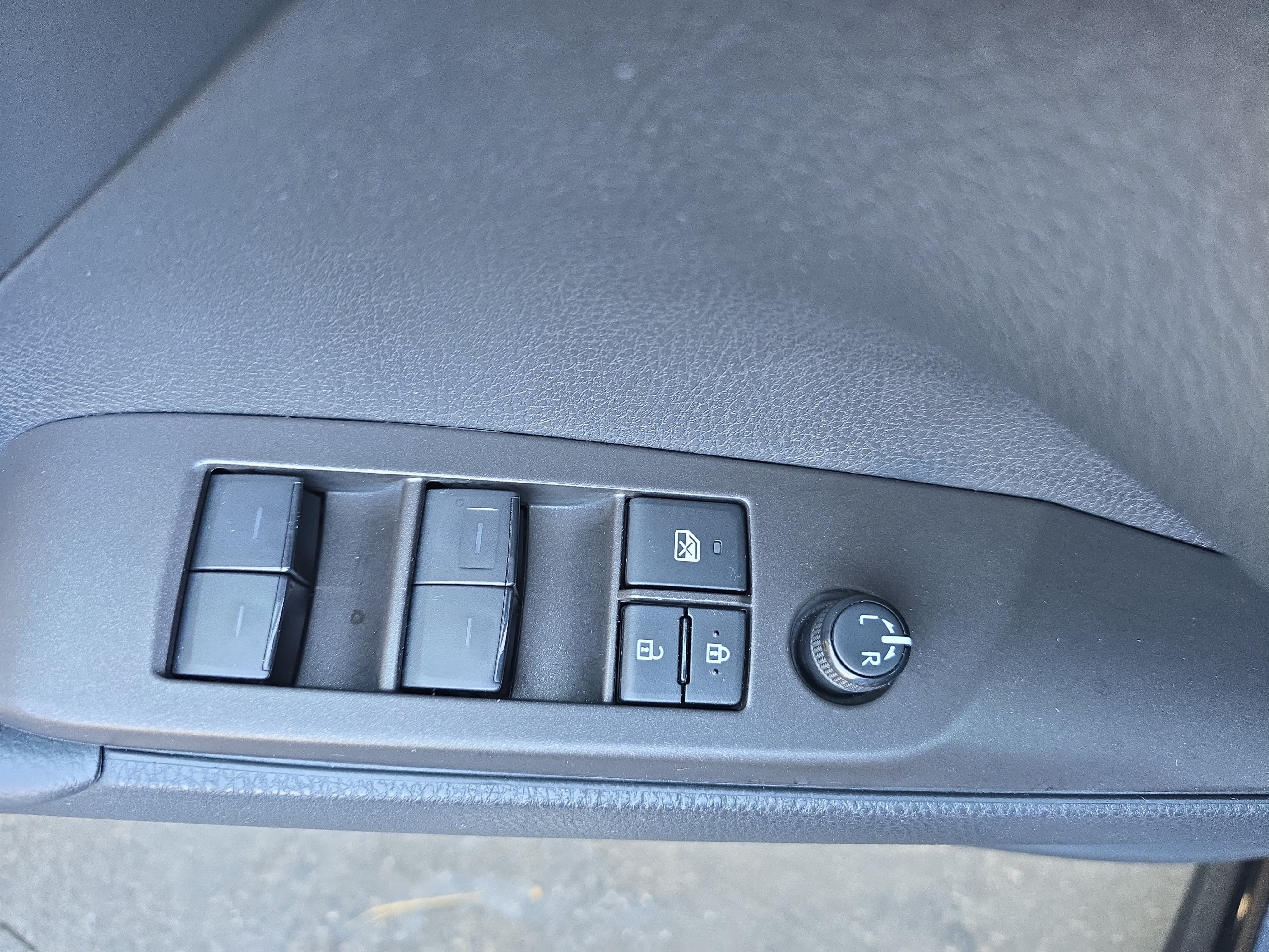 Used 2024 Toyota Camry SE w/ Convenience Package FWD image 26