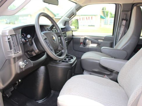Used 2025 Chevrolet Express 3500 LS RWD image 22