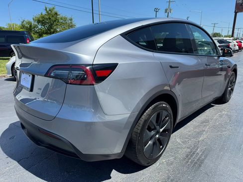 Used 2024 Tesla Model Y Long Range AWD/4WD image 4