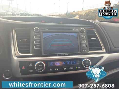 Used 2018 Toyota Highlander XLE image 18