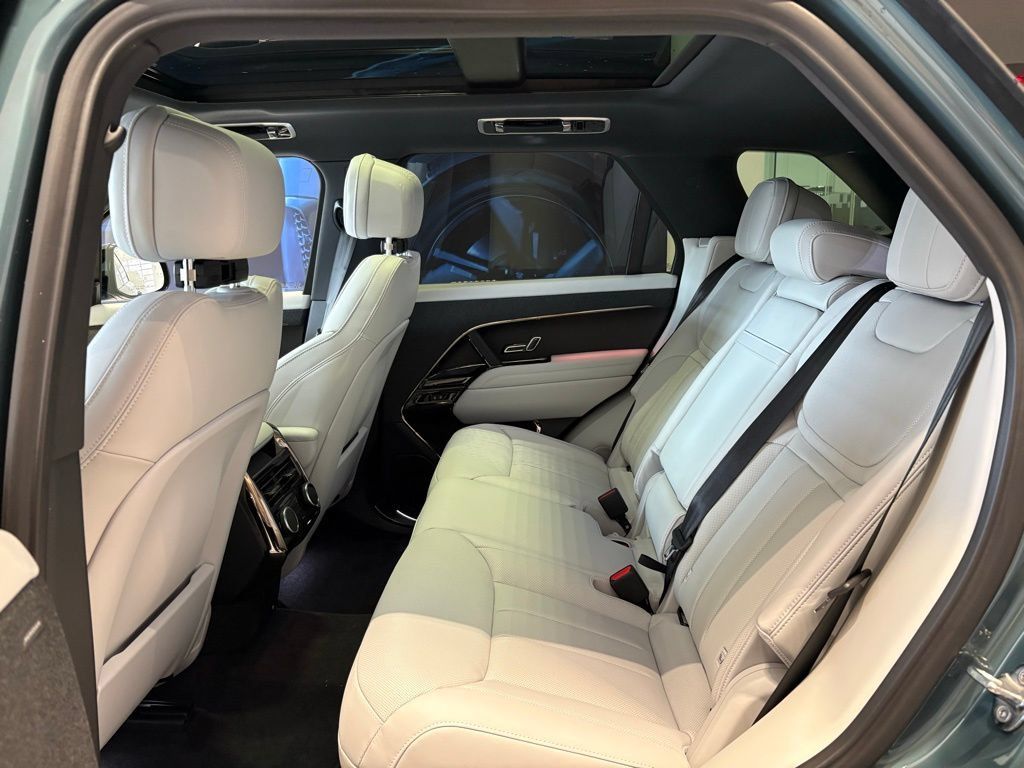 New 2026 Land Rover Range Rover Sport SE AWD/4WD image 11