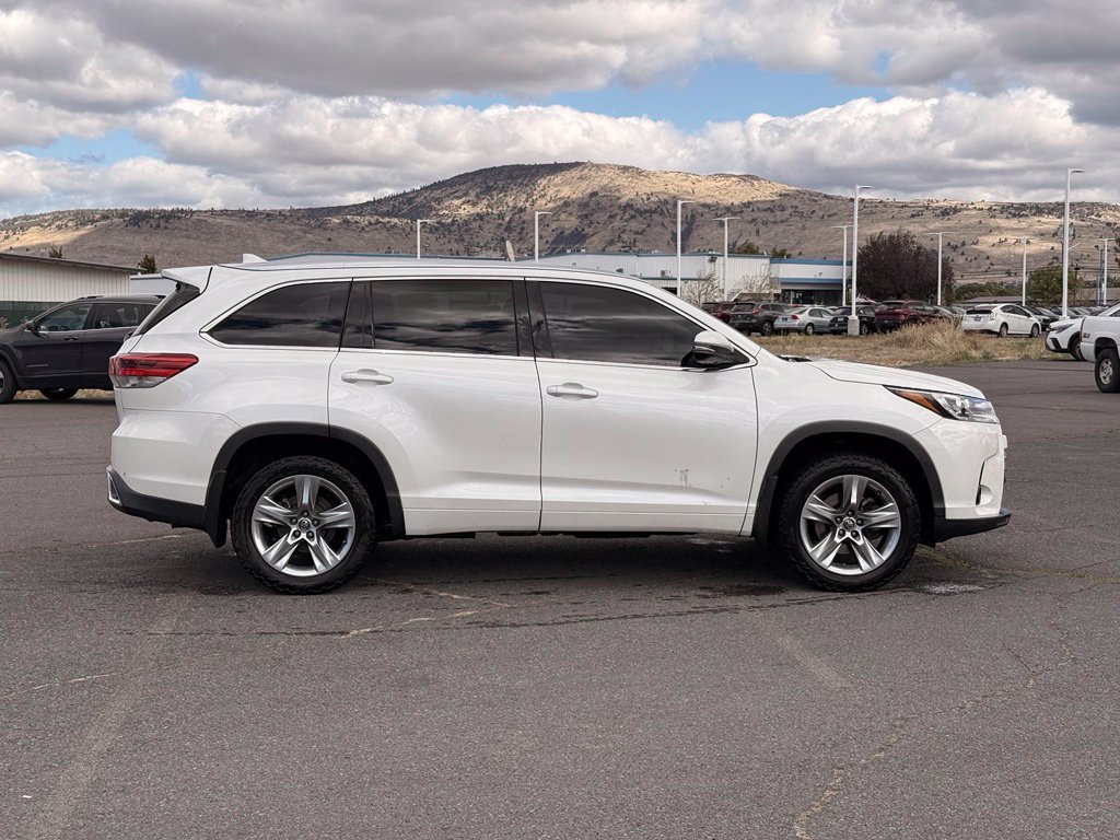 Used 2017 Toyota Highlander Limited AWD/4WD image 6