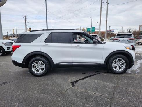 Used 2024 Ford Explorer XLT w/ Equipment Group 202A AWD/4WD image 9