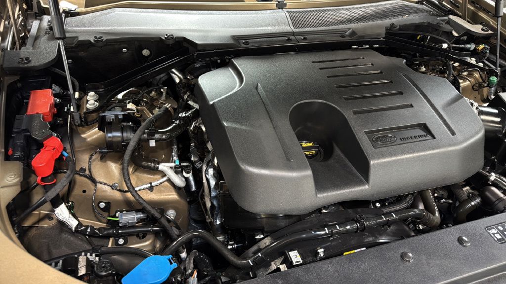 Used 2024 Land Rover Defender 110 X-Dynamic SE AWD/4WD image 46