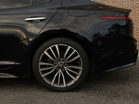 Used 2018 Kia Stinger Premium RWD image 4