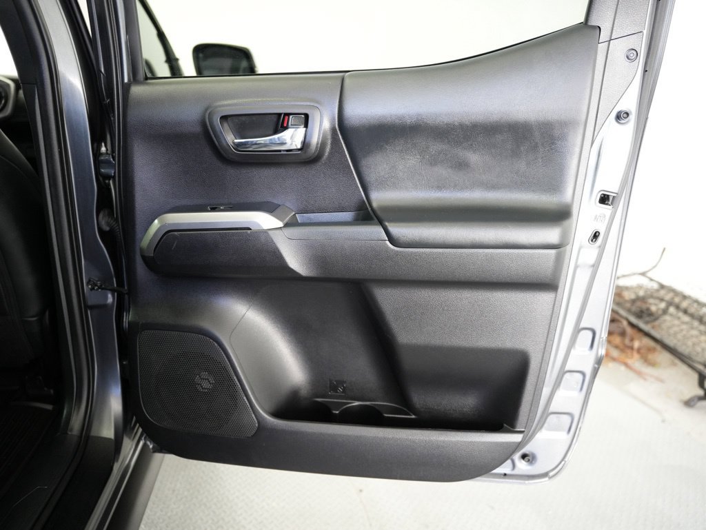 Used 2020 Toyota Tacoma Limited AWD/4WD image 39