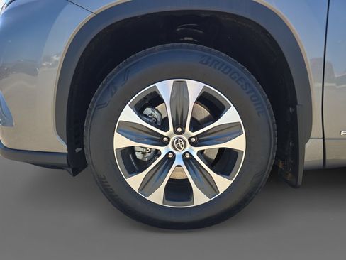 Certified 2026 Toyota Highlander XLE AWD/4WD image 14