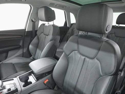 Used 2024 Audi Q5 2.0T Premium w/ Convenience Package image 11