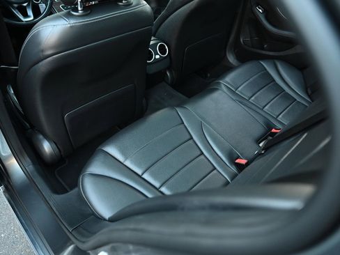 Used 2018 Mercedes-Benz C 300 4MATIC Sedan image 19