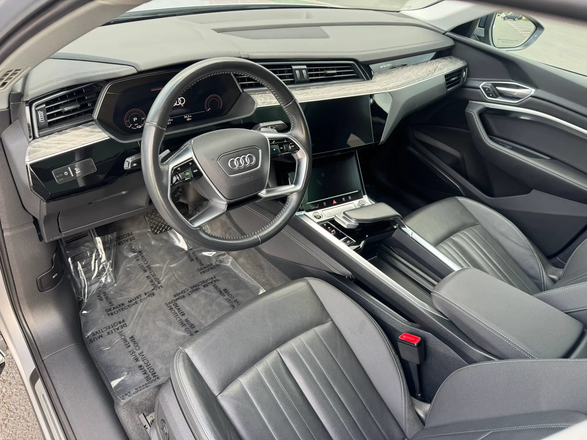 Used 2021 Audi e-tron Premium Plus w/ Premium Plus Package AWD/4WD image 25