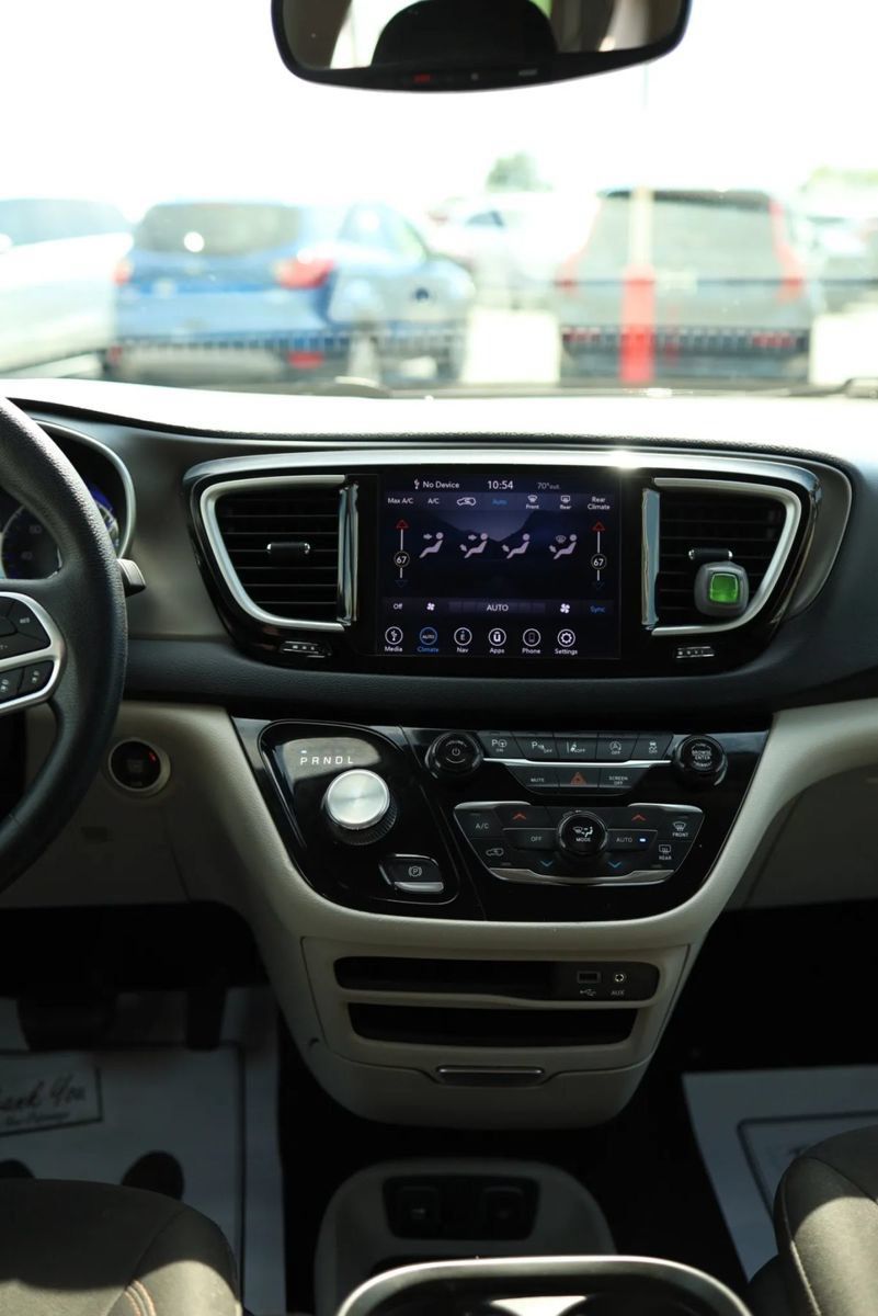 Used 2020 Chrysler Pacifica Touring w/ Advanced Safetytec Group FWD image 30
