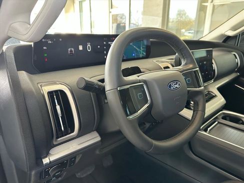 Certified 2025 Ford Expedition Active image 20