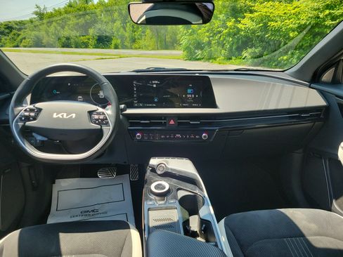Used 2022 Kia EV6 GT-Line w/ GT-Line Suede Seat Package AWD/4WD image 18