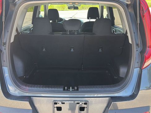 Used 2022 Kia Soul LX FWD image 12