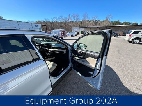 Used 2025 Lincoln Corsair Reserve w/ Equipment Group 202A image 24
