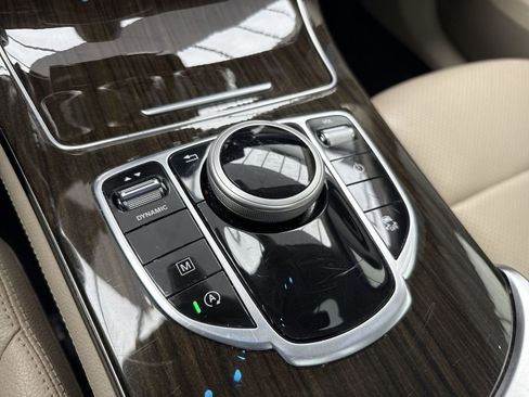 Used 2019 Mercedes-Benz GLC 300 w/ Premium Package image 22