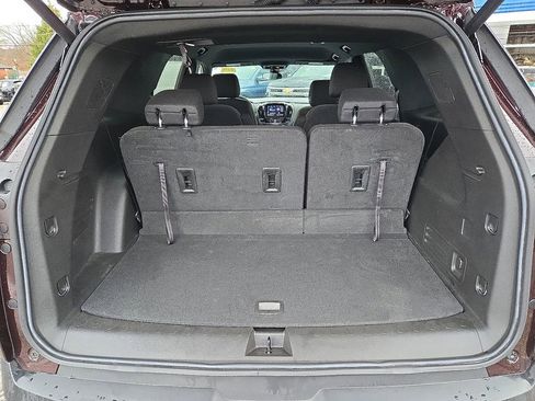 Used 2023 Chevrolet Traverse LT image 34