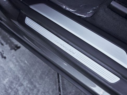 Used 2021 Lamborghini Urus image 33