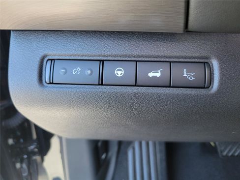 New 2025 Nissan Pathfinder Platinum image 18