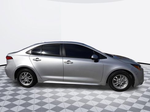 Used 2022 Toyota Corolla LE FWD image 3