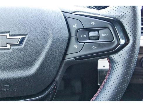 Used 2024 Chevrolet Trax RS w/ Sunroof Package FWD image 19