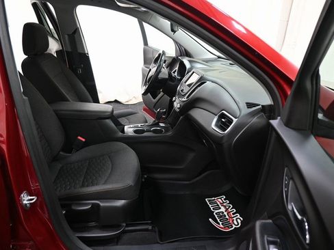 Used 2019 Chevrolet Equinox LT w/ Driver Convenience Package image 9