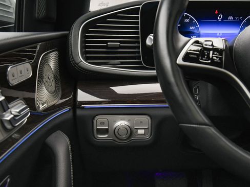 Used 2025 Mercedes-Benz GLS 450 4MATIC image 36