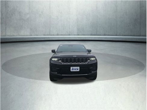 New 2025 Jeep Grand Cherokee Laredo X w/ Trailer Tow Package AWD/4WD image 9