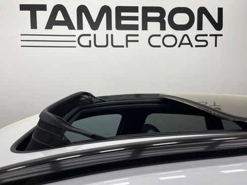 Used 2025 Porsche Macan image 16