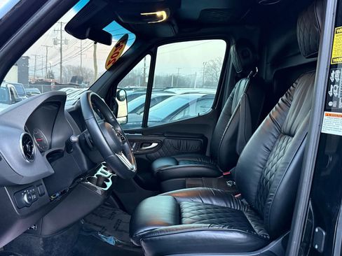 Used 2021 Mercedes-Benz Sprinter 3500 w/ Comfort Plus Package image 24
