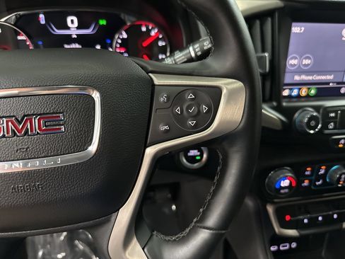 Used 2024 GMC Terrain Denali w/ Denali Premium Package AWD/4WD image 17