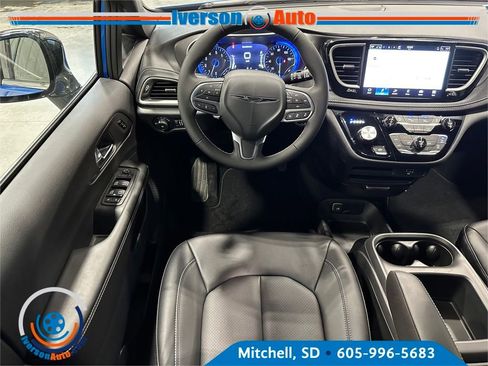 New 2026 Chrysler Pacifica Select image 25