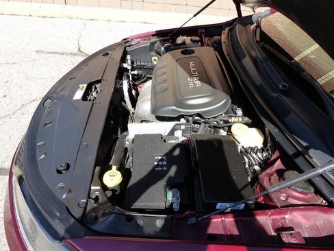 Used 2016 Chrysler 200 S FWD image 17